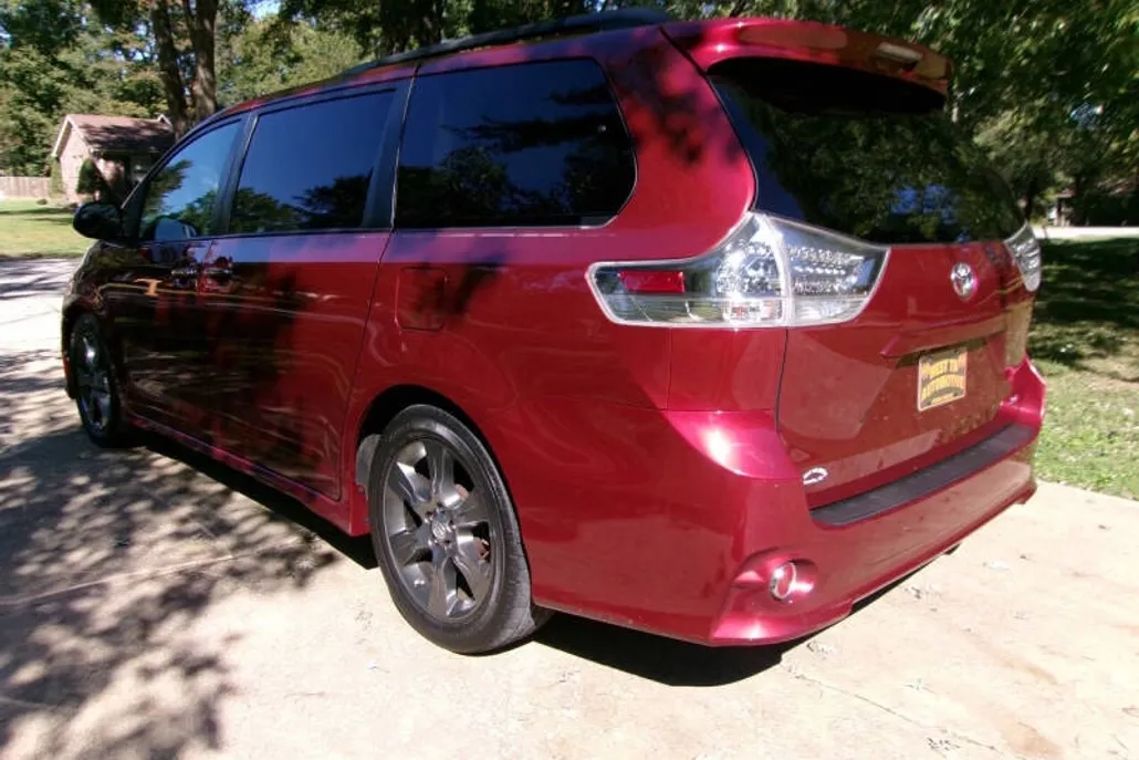 2016 Toyota Sienna Premium photo 1