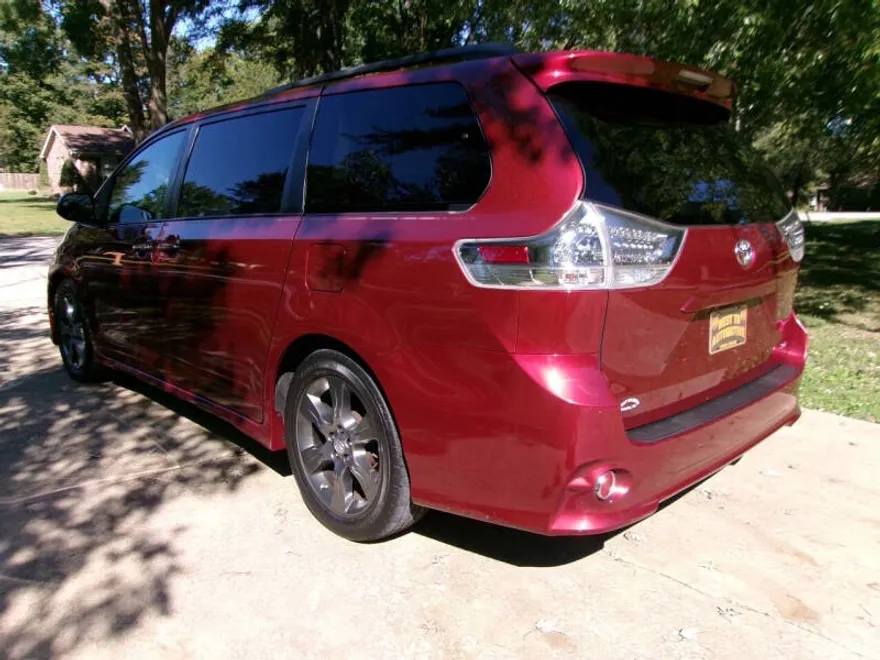 2016 Toyota Sienna Premium photo 1