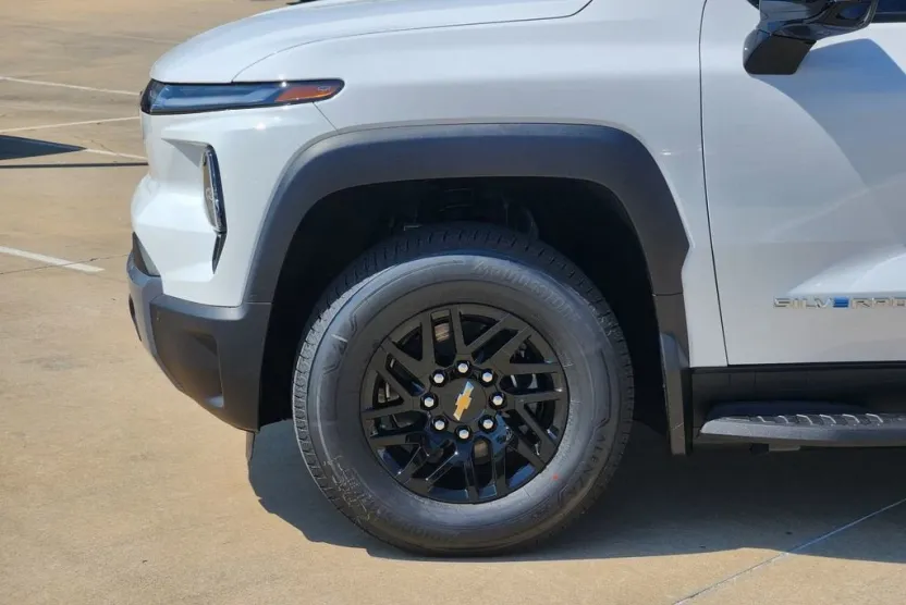 2026 Chevrolet Silverado EV LT photo 1