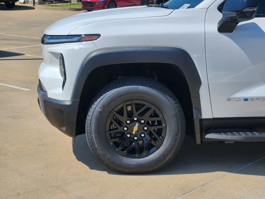 2026 Chevrolet Silverado EV LT photo 1