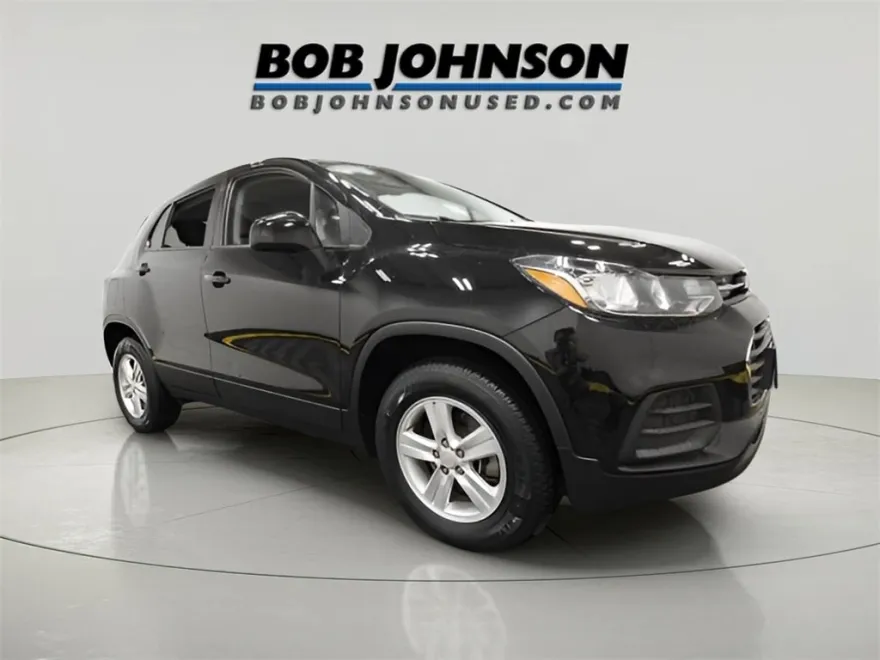 2022 Chevrolet Trax LS photo 1