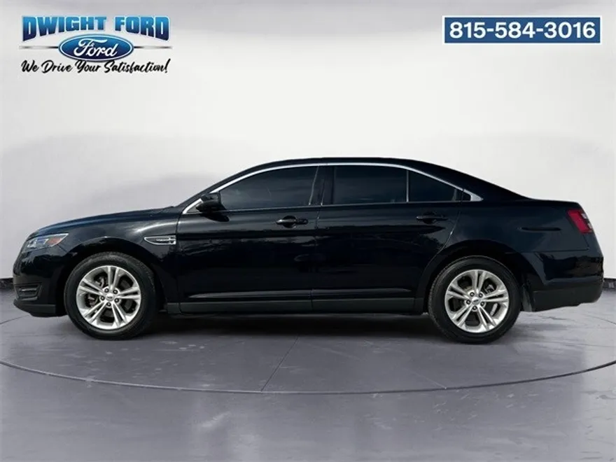 2019 Ford Taurus SEL photo 1