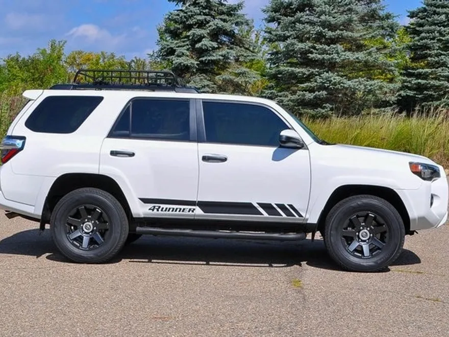 2022 Toyota 4Runner SR5 Trail photo 1