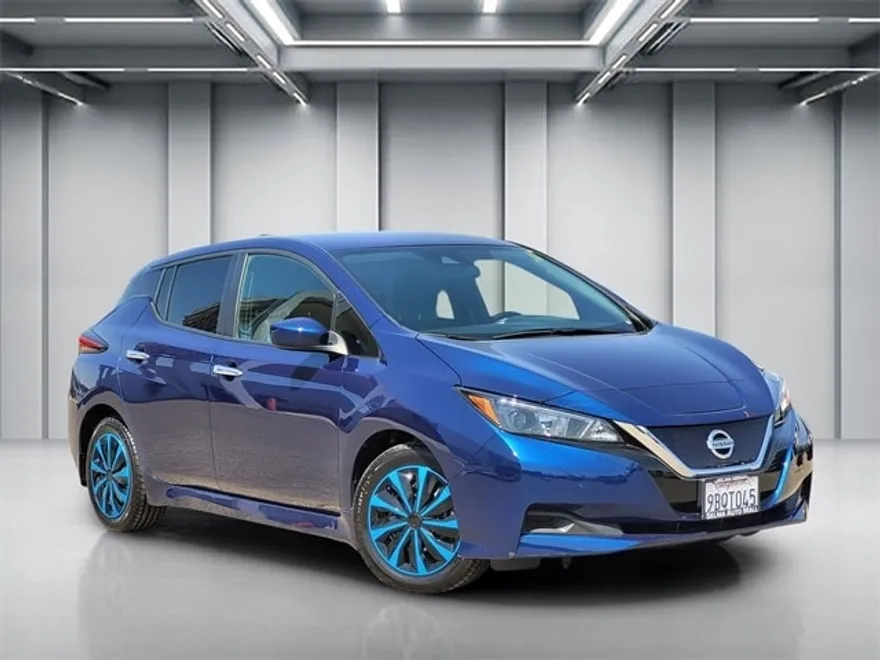 2022 Nissan Leaf S photo 1
