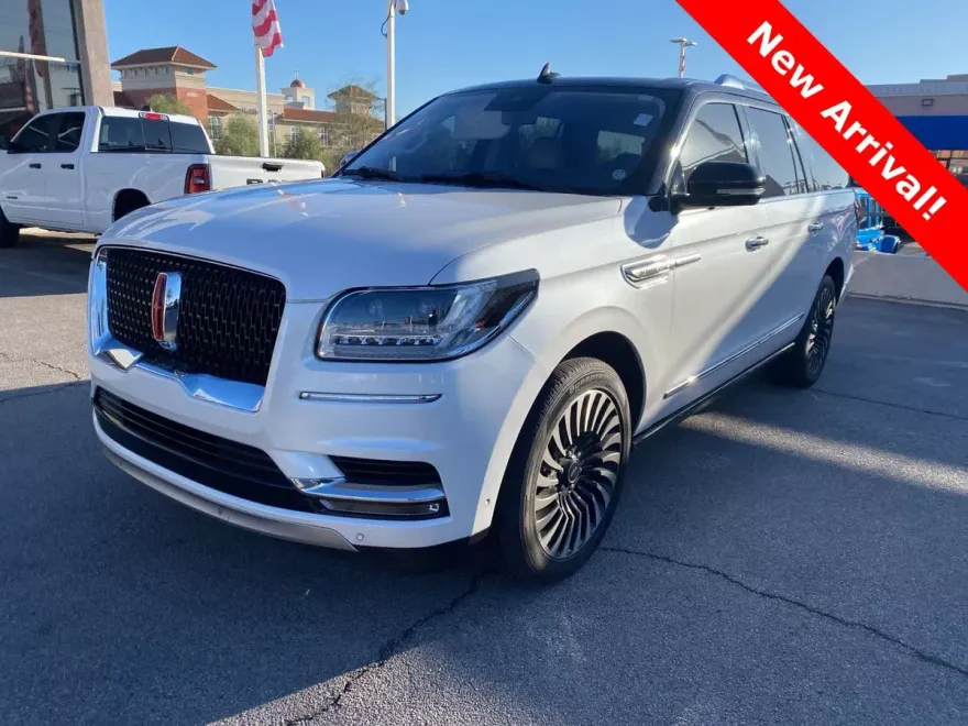 2018 Lincoln Navigator Black Label photo 1