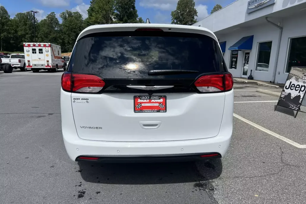 2026 Chrysler Voyager LX photo 1