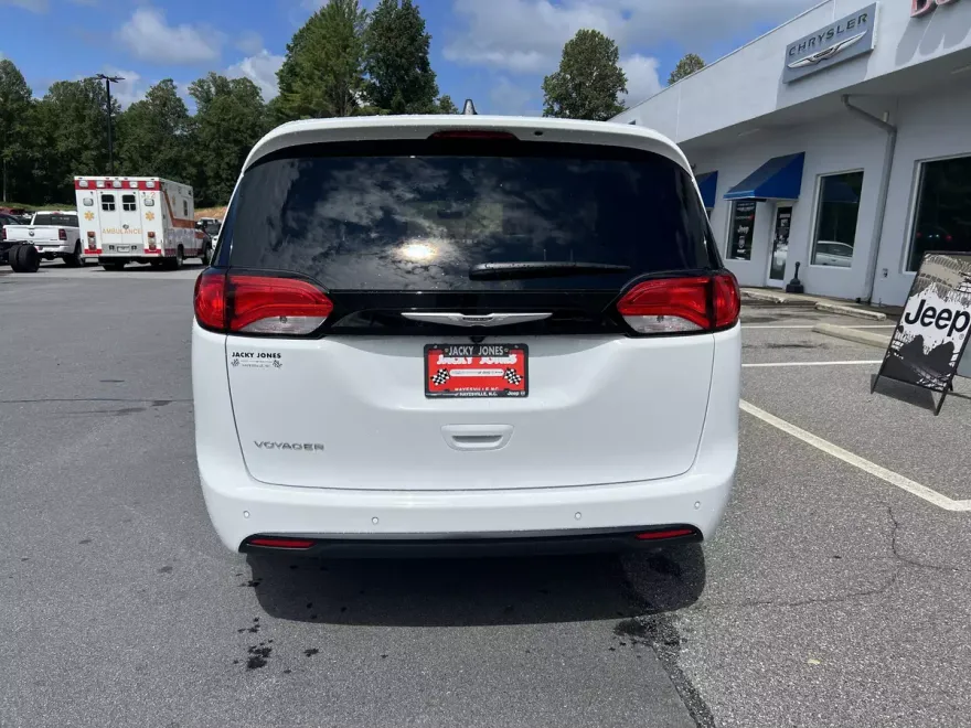 2026 Chrysler Voyager LX photo 1