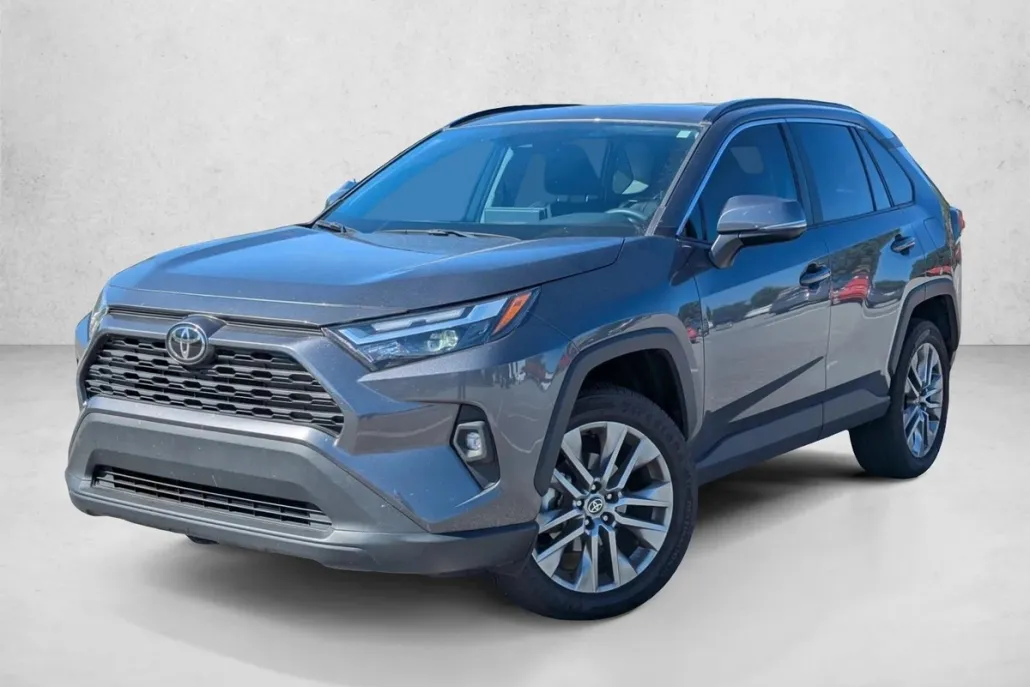 2022 Toyota RAV4 XLE Premium photo 1