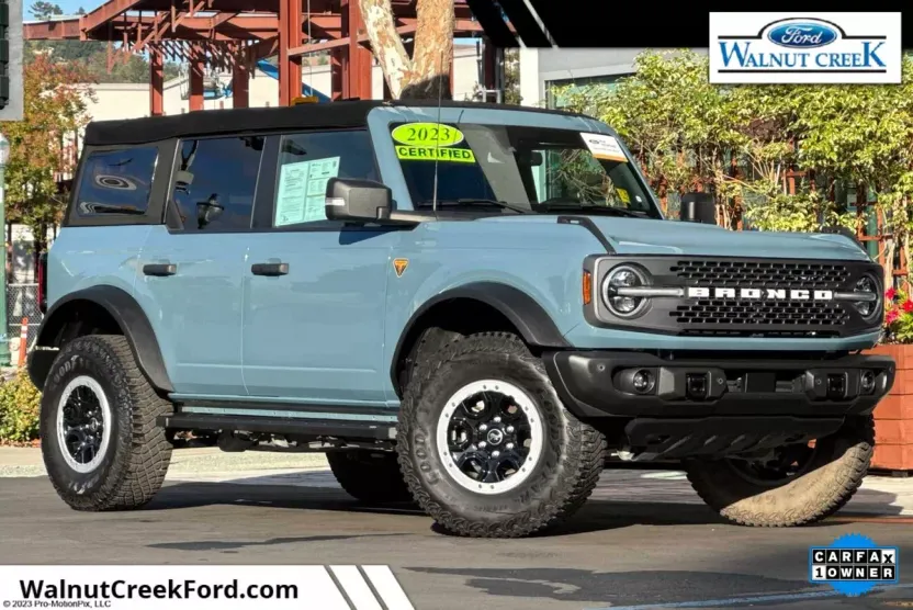 2023 Ford Bronco Badlands photo 1