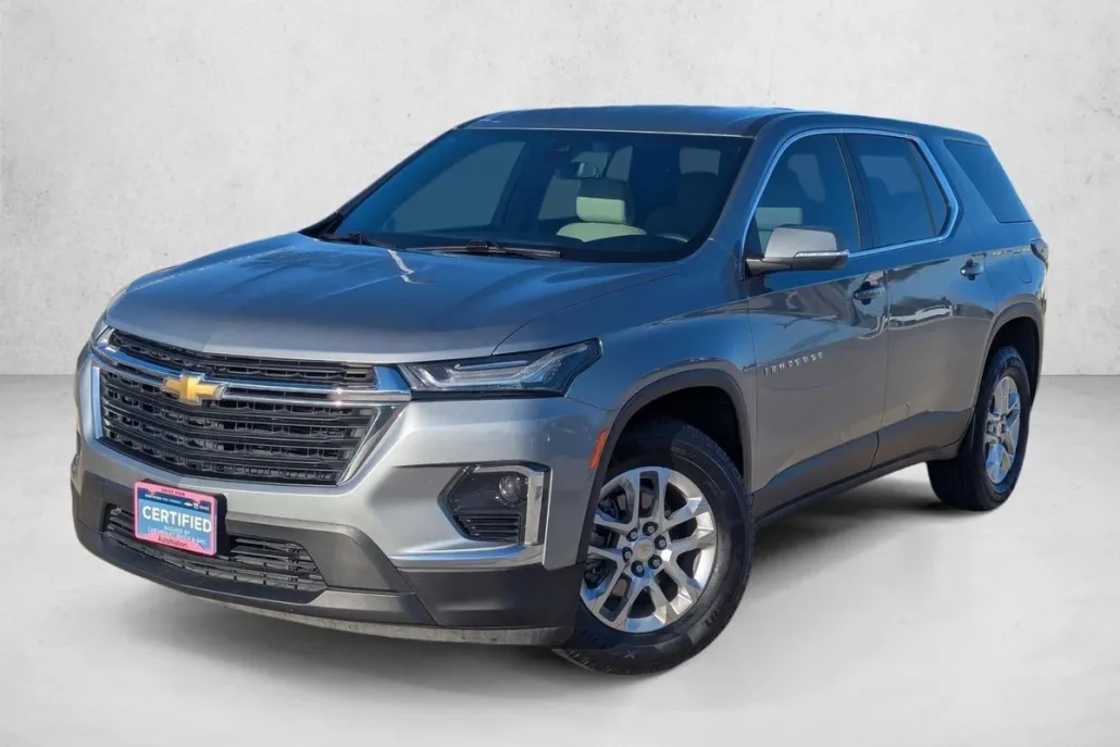2023 Chevrolet Traverse LS photo 1