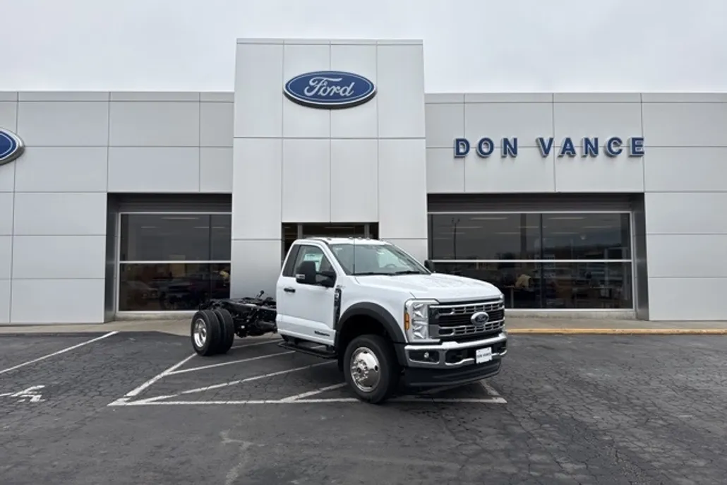 2025 Ford F-550 XL photo 1