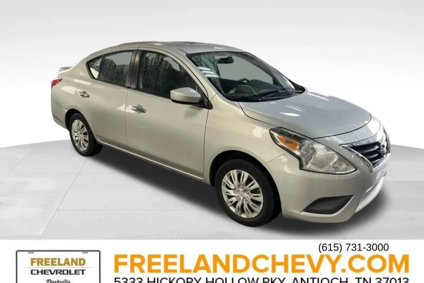 2016 Nissan Versa S photo 1