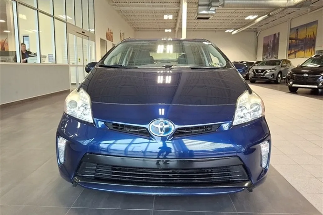 2014 Toyota Prius Four photo 1