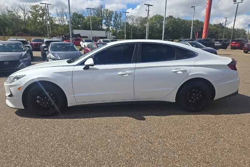 2020 Hyundai Sonata SE photo 1