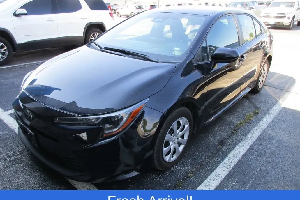 2024 Toyota Corolla LE photo 1