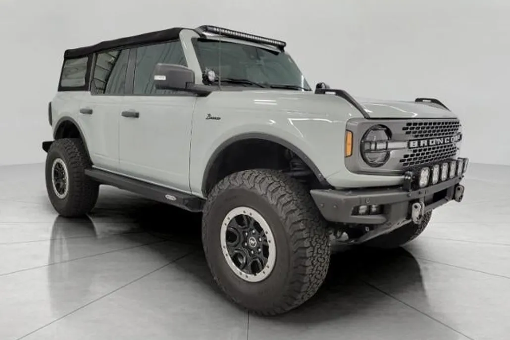 2022 Ford Bronco Base photo 1