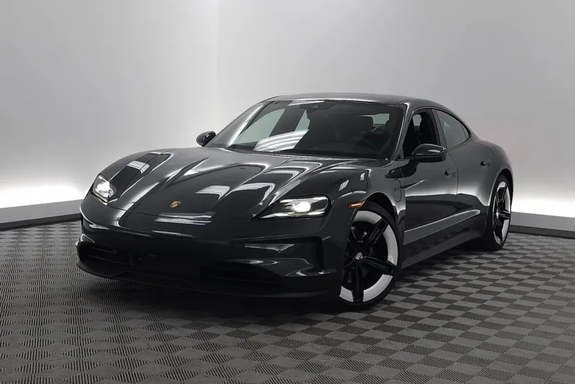 2025 Porsche Taycan 4S photo 1
