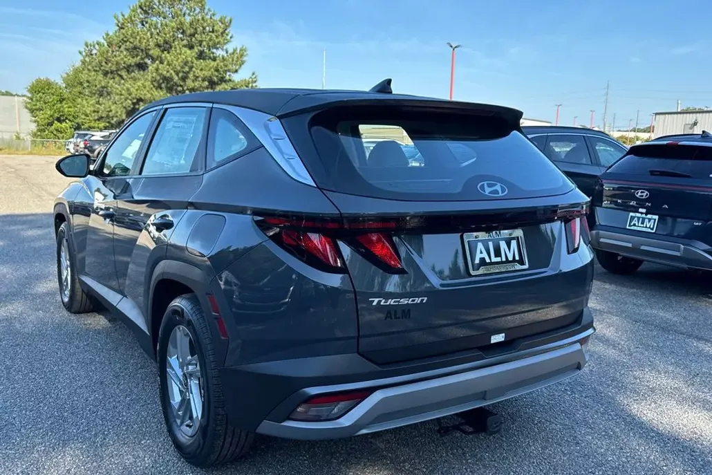 2026 Hyundai Tucson SE photo 1