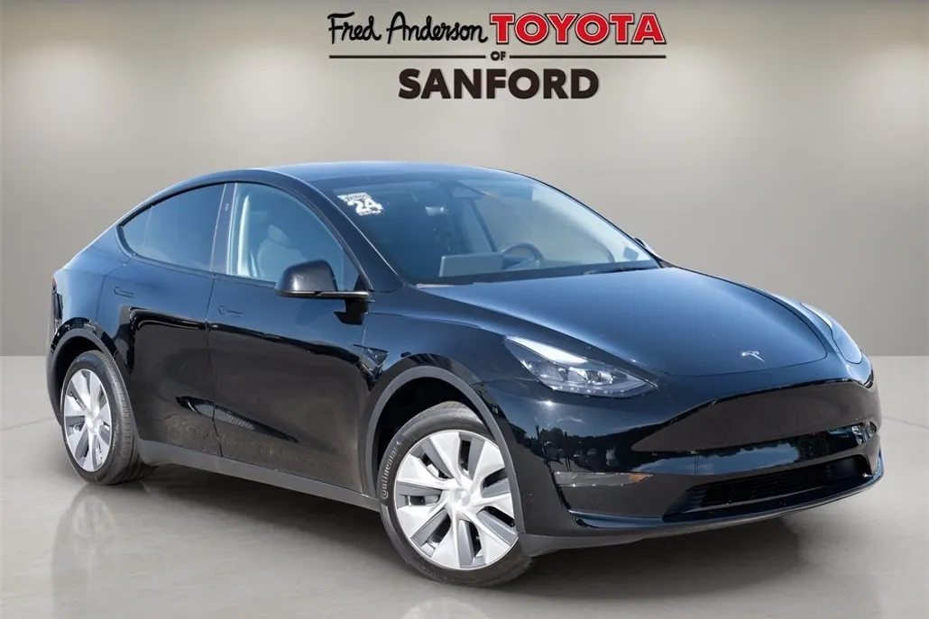 2024 Tesla Model Y Standard Range photo 1
