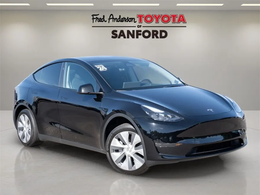 2024 Tesla Model Y Standard Range photo 1