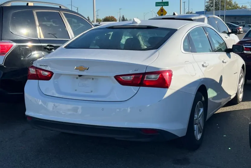2024 Chevrolet Malibu 1LT photo 1