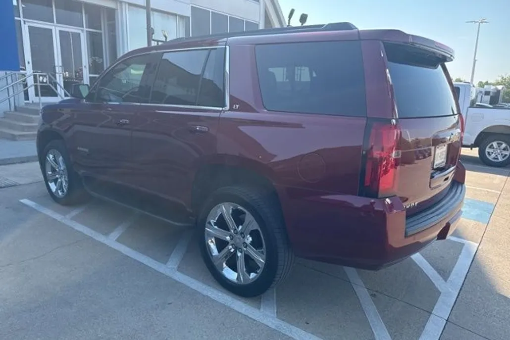 2019 Chevrolet Tahoe LT photo 1