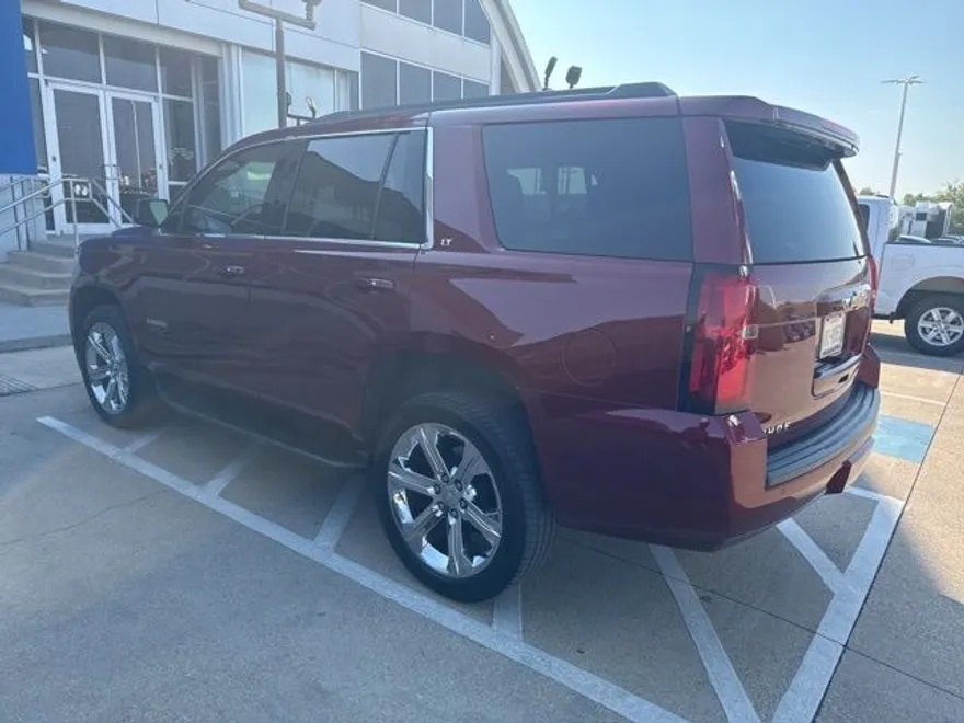 2019 Chevrolet Tahoe LT photo 1