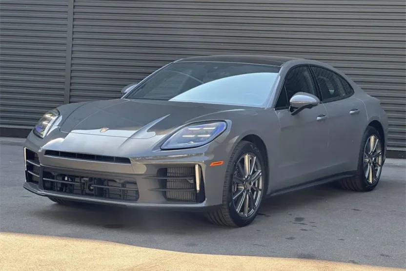 2025 Porsche Panamera Turbo photo 1
