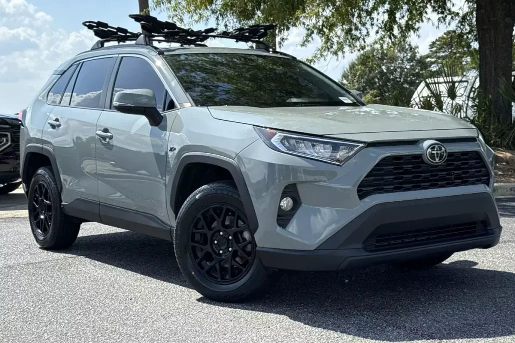 2021 Toyota RAV4 XLE photo 1