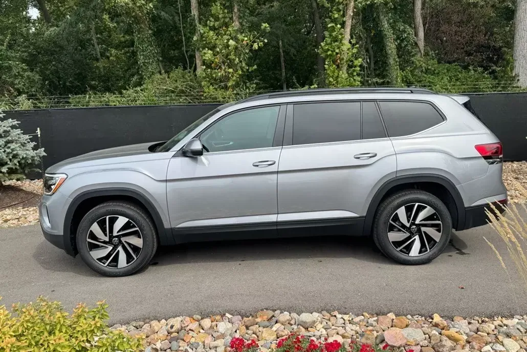 2026 Volkswagen Atlas SE Technology photo 1
