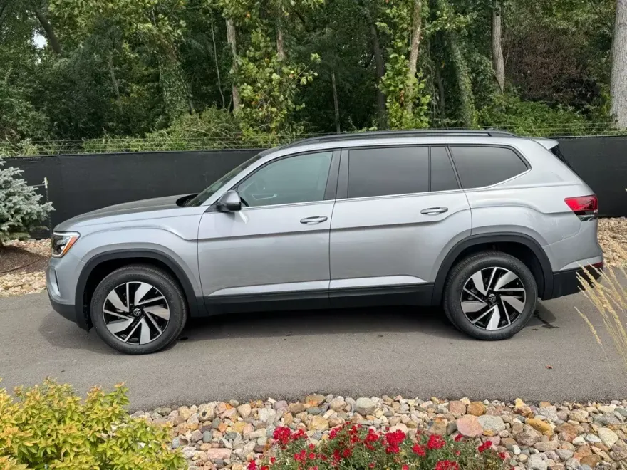 2026 Volkswagen Atlas SE Technology photo 1