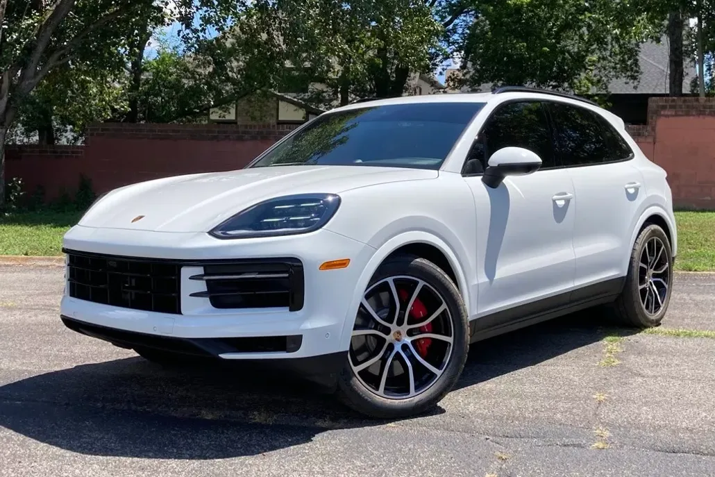 2025 Porsche Cayenne S photo 1
