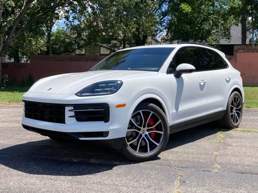 2025 Porsche Cayenne S photo 1