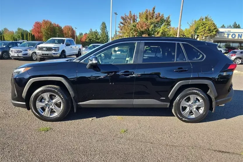 2023 Toyota RAV4 Hybrid XLE photo 1