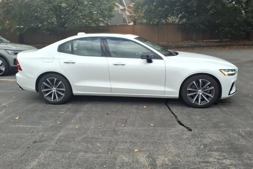 2021 Volvo S60 T5 Momentum photo 1