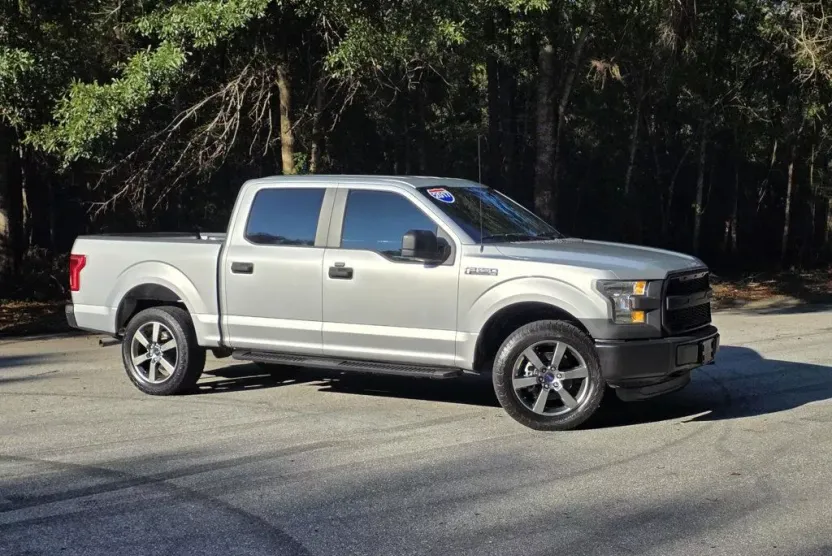 2017 Ford F-150 XL photo 1