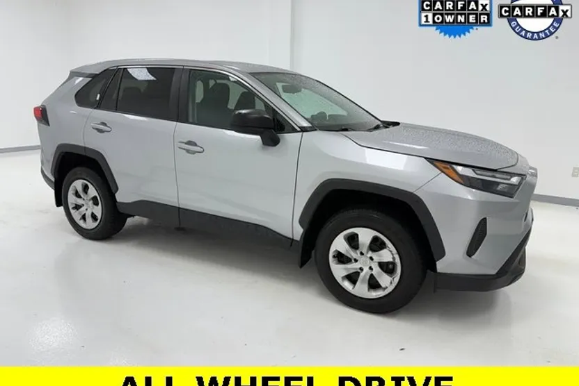 2023 Toyota RAV4 LE photo 1