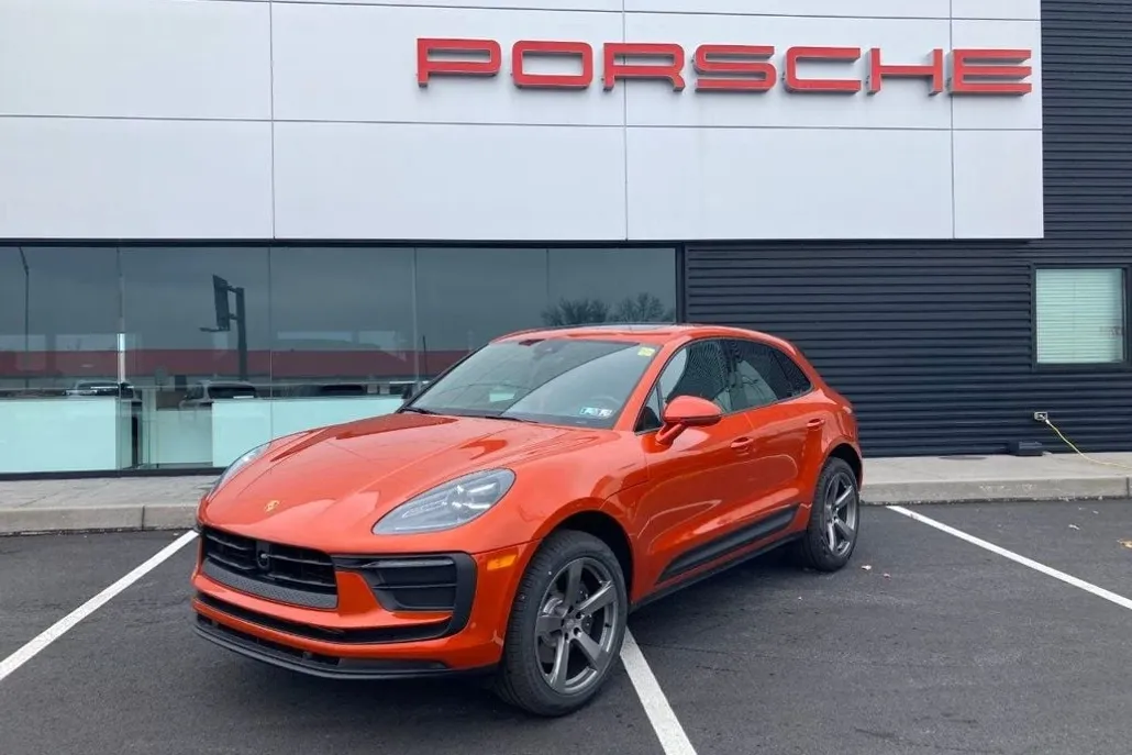 2024 Porsche Macan photo 1