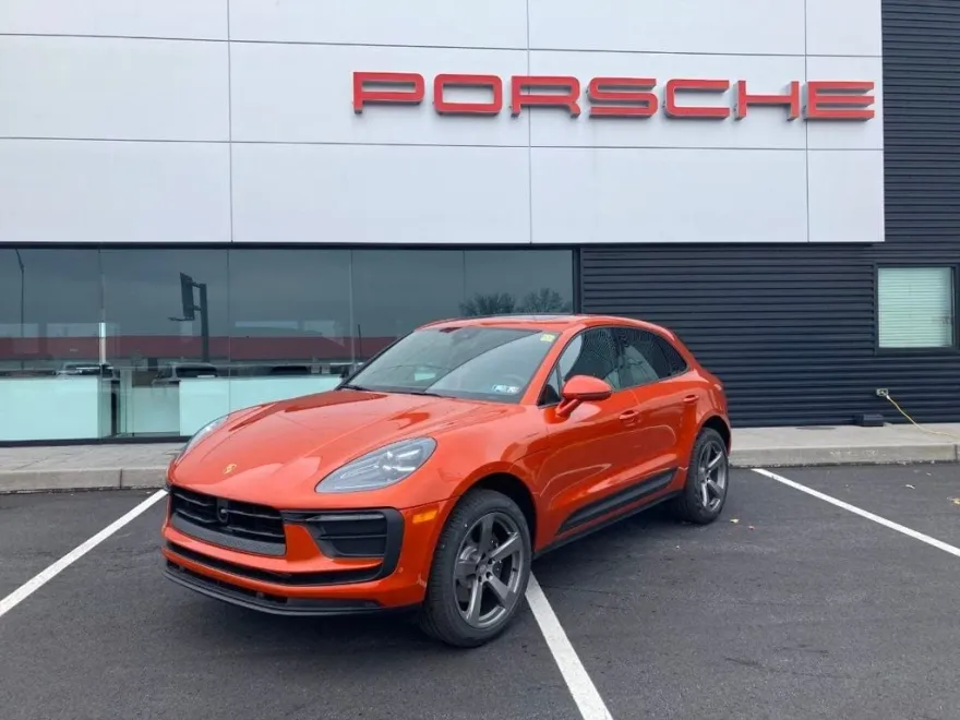 2024 Porsche Macan photo 1