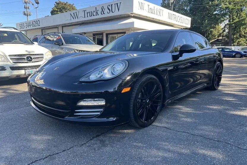 2011 Porsche Panamera 4 photo 1