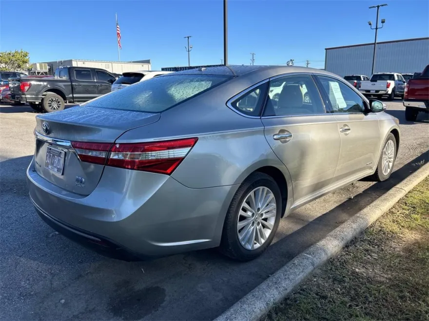 2015 Toyota Avalon Hybrid XLE Touring photo 1