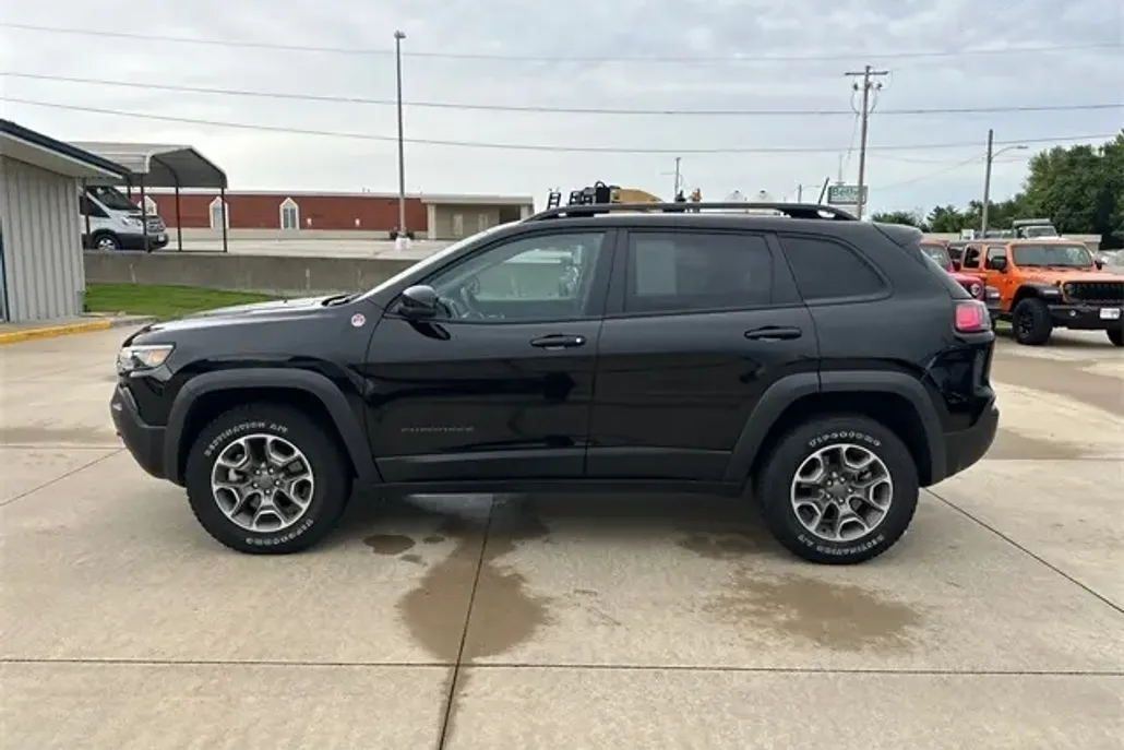 2022 Jeep Cherokee Trailhawk photo 1
