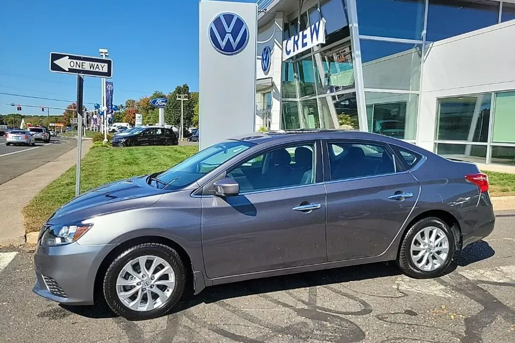 2019 Nissan Sentra SV photo 1