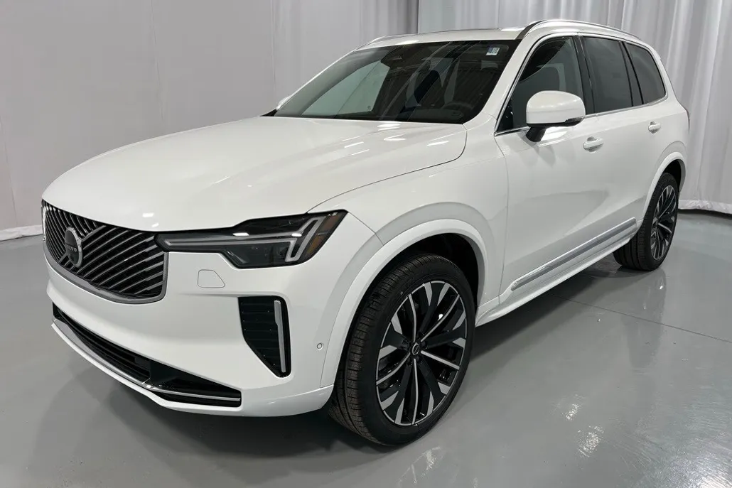 2025 Volvo XC90 Plus photo 1