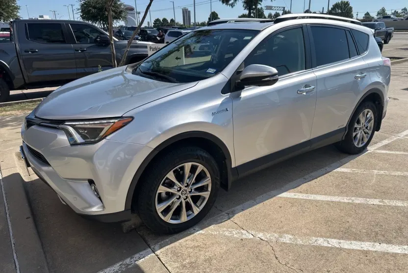 2016 Toyota RAV4 Limited photo 1