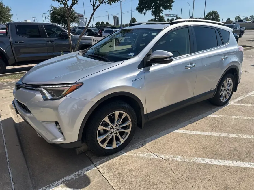 2016 Toyota RAV4 Limited photo 1