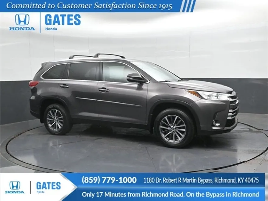 2019 Toyota Highlander XLE photo 1