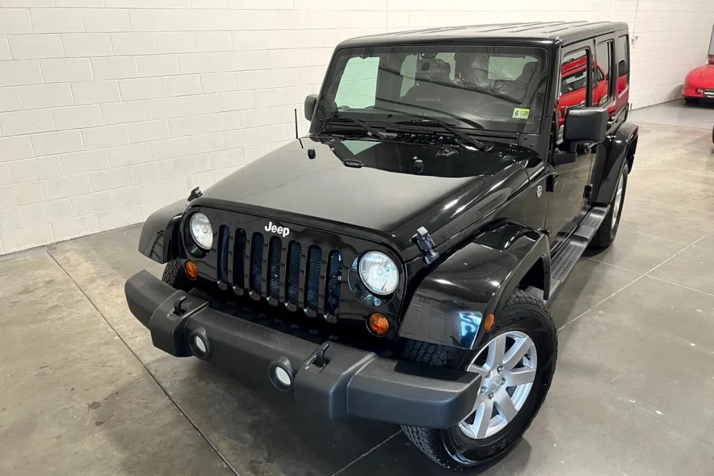 2013 Jeep Wrangler Unlimited Sahara photo 1