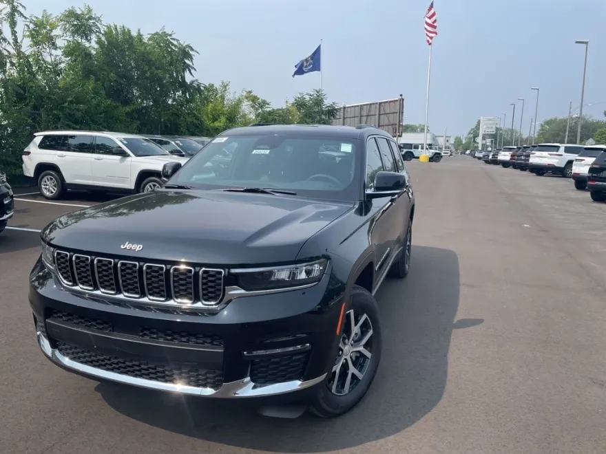 2025 Jeep Grand Cherokee Limited photo 1