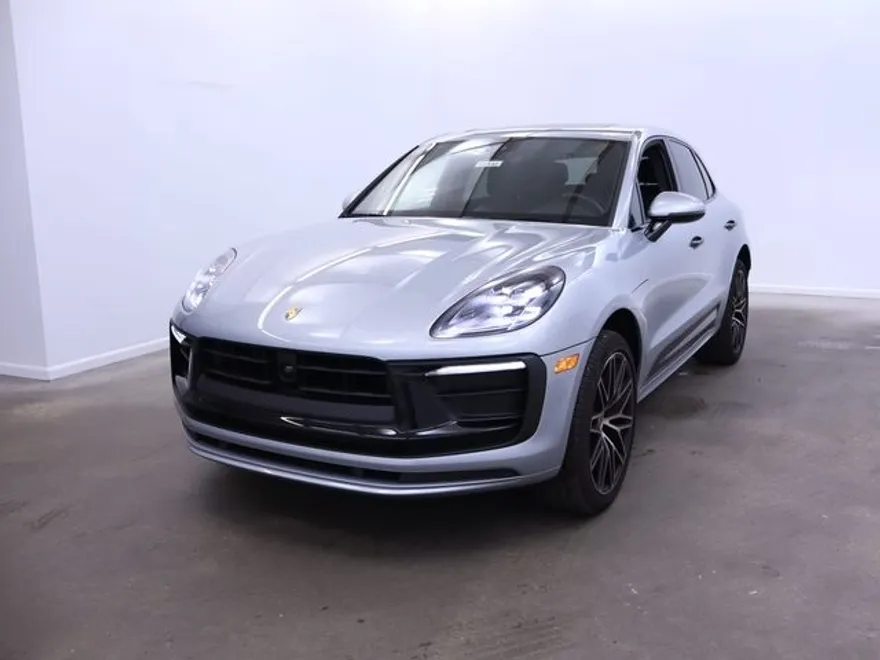 2024 Porsche Macan T photo 1